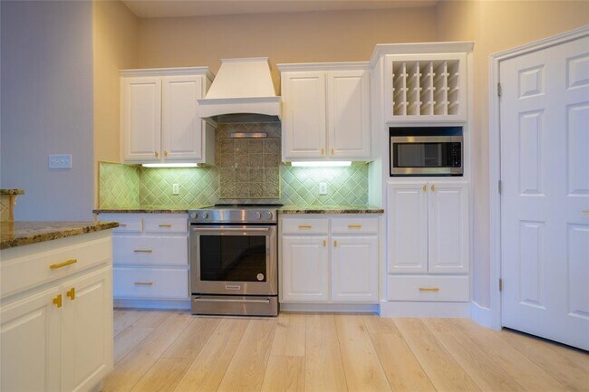 Building Photo - 18101 Montevista Cove