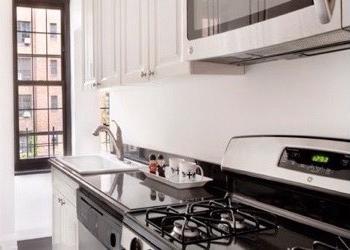 Building Photo - 435 W 23rd St