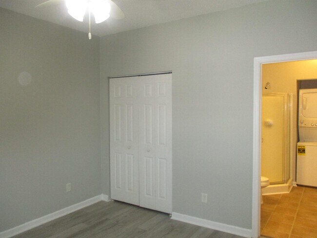 Building Photo - 3923 Gladiola Ct