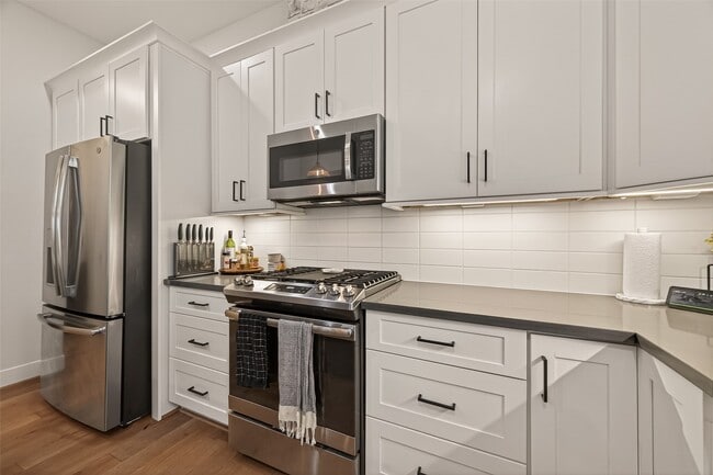 Building Photo - 1113 W 15th 1/2 St