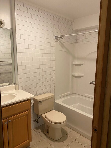 Building Photo - 141 Lillibridge Ave