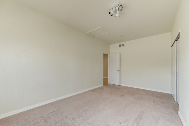 Building Photo - $2,750.00, 3 Bed, 2 Bath Ranch Style Home ...