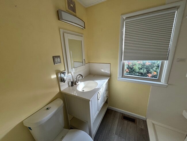 Building Photo - 1043 College Ln