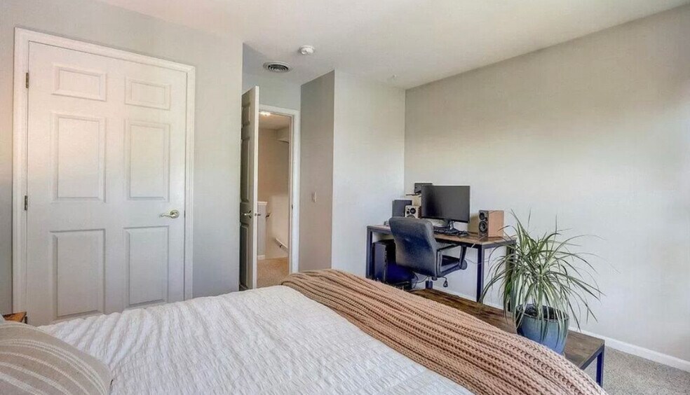 Building Photo - 2851 Holborn Cir