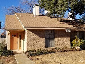 Building Photo - 2 br, 2 bath Triplex - 616 Lost Springs Co...