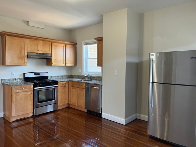 Building Photo - 179 Belmont St