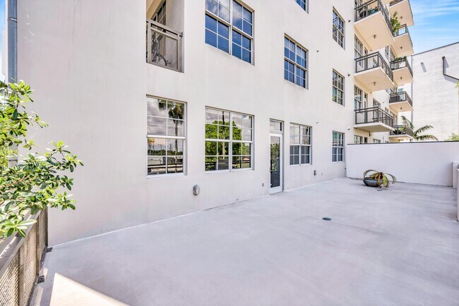 Building Photo - 411 NW 1st Ave