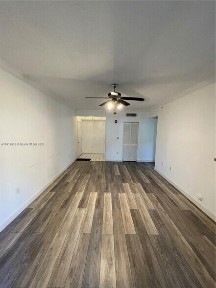 Building Photo - 160 SW 117th Ter