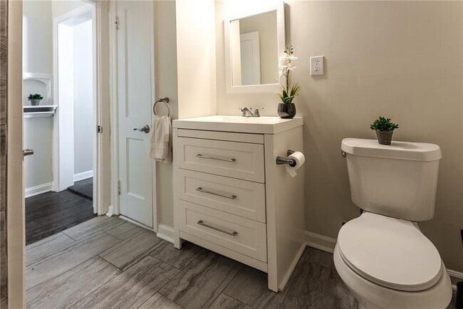 Building Photo - 1411 Mercer Ave