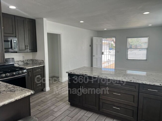 Building Photo - 14101 1/2 ANDERSON PL