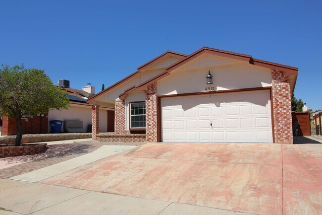 Building Photo - Beautiful Northeast Home -Utilities are a ...