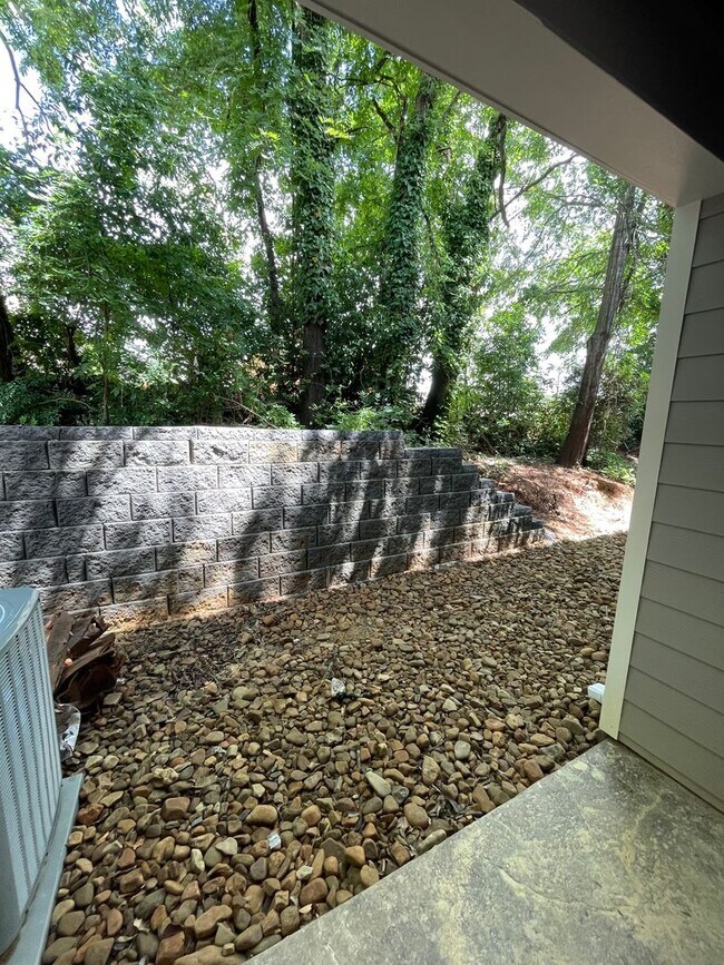 Building Photo - New 3/2.5 Townhouse in Downtown Rome $2,295