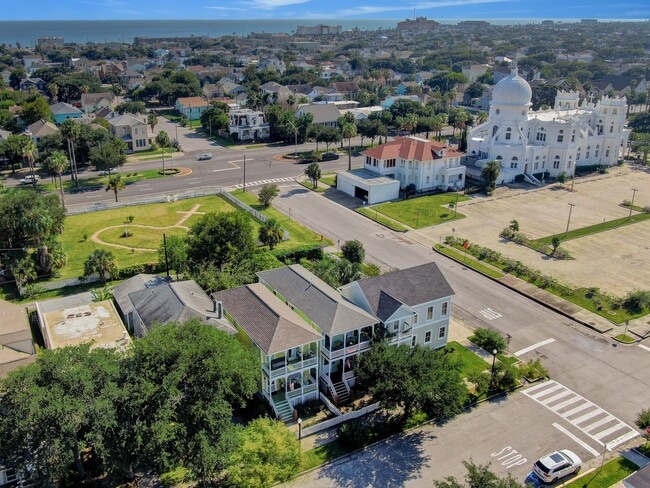 Building Photo - 1221 Sealy Ave