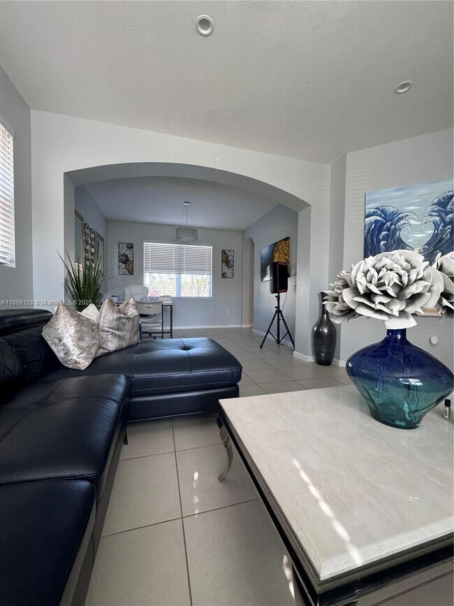 Building Photo - 25001 SW 118 Ct
