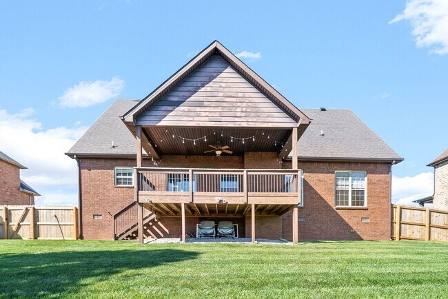 Building Photo - Three Bedroom with Bonus on Exit 8!