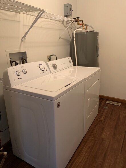 Large laundry/utility room allows for extra storage - 2805 Horizon Dr