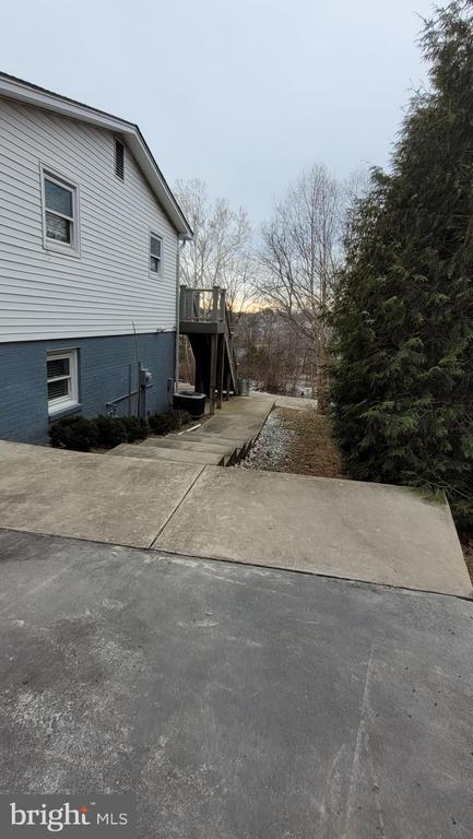 Building Photo - 557 Bellview Ave