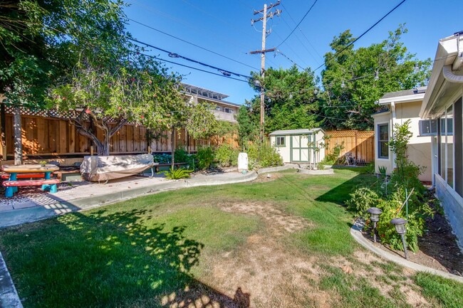 Building Photo - Turnkey Home with Natural Light & Upgrades...