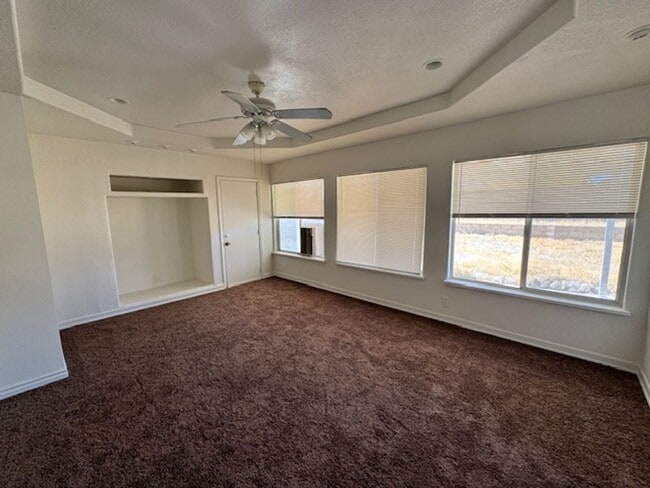 Building Photo - Remodeled 4+2 In Quiet Neighborhood - $2800