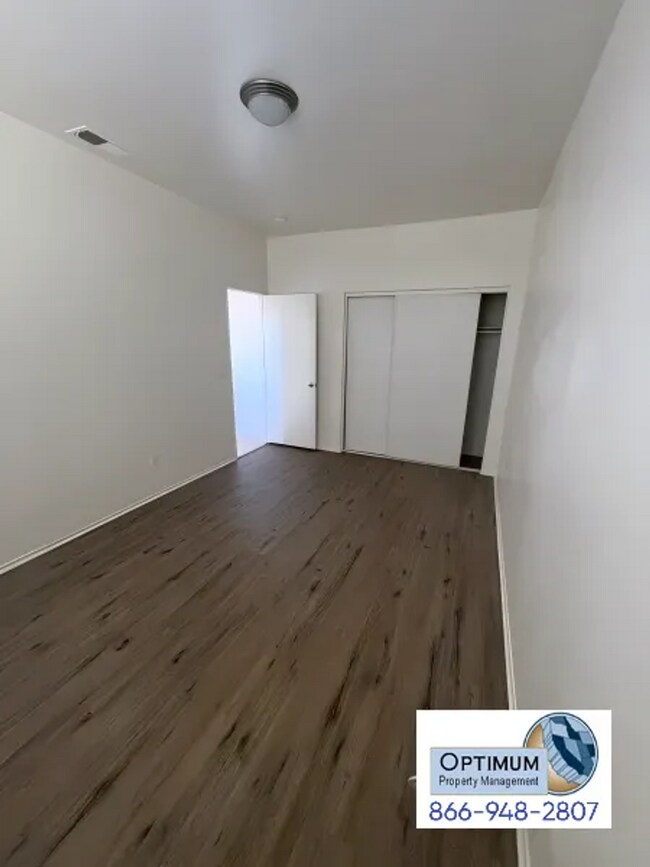 Building Photo - Beautiful 5 Bedroom, 3 Bathroom Two-Story Home with Loft & Spacious Backyard