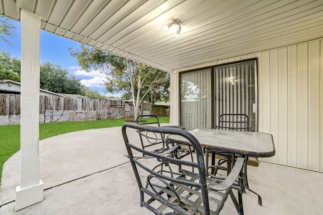 Building Photo - 3918 Cypressdale Dr