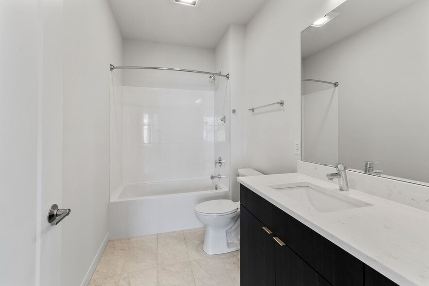 Building Photo - 5945 6th Ave