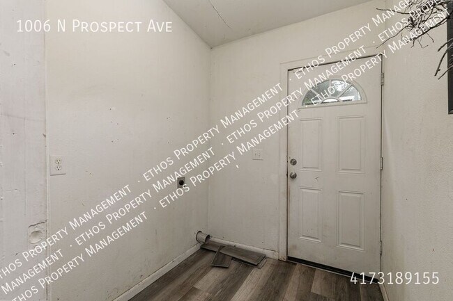 Building Photo - 1006 N Prospect Ave
