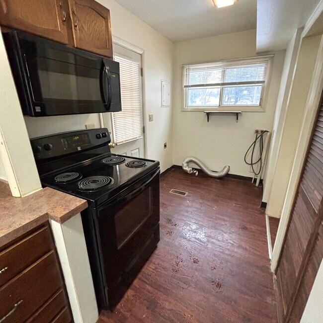 Building Photo - 6321 Cooper Rd