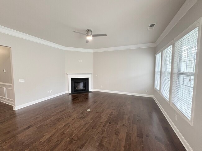 Building Photo - 676 Scarlet Baby Dr