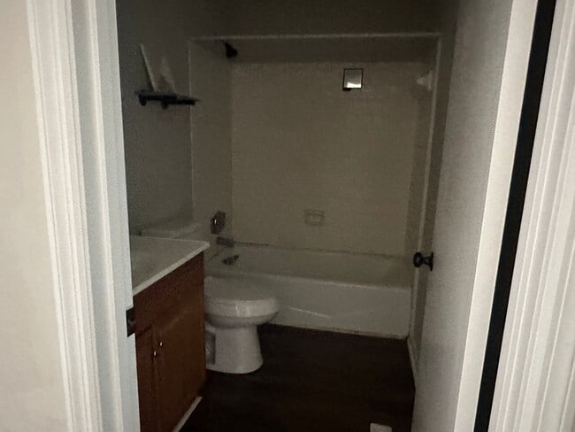 Building Photo - RATE DROP ALERT (was $1400/month) and SUMM...