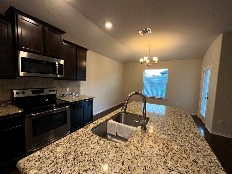 Building Photo - 2809 Skinner Dr