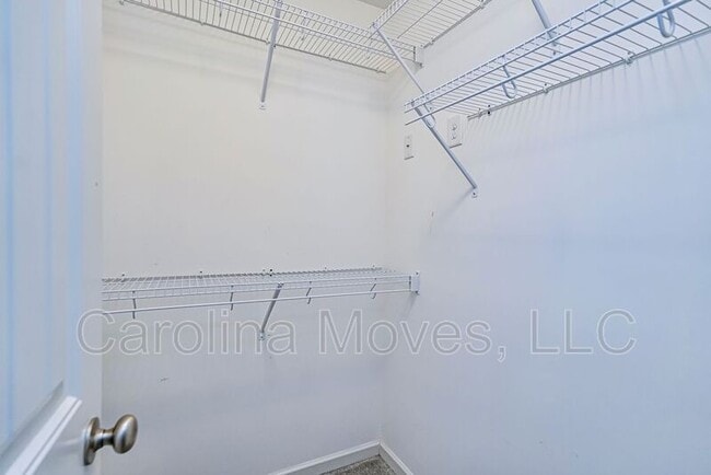 Building Photo - 352 Greymark Ln