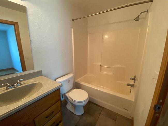Building Photo - 1118 Lafayette - 4 Bed/4.5 Bath Unit Near ...