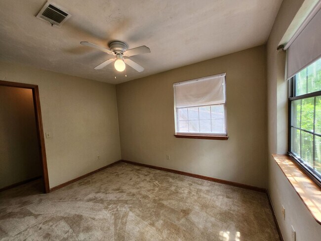 Building Photo - 3 bedroom town home for rent across from FSU Stadium August 2026 move in $1550 per month