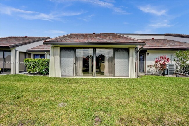 Building Photo - 5646 Parkwalk Cir E