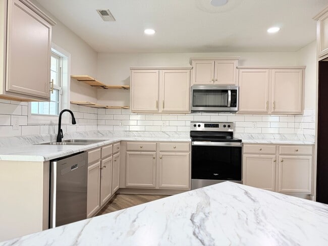 Building Photo - 107 Cavalier Dr