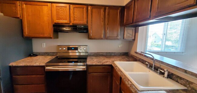 Building Photo - 331 Sundance Cir N