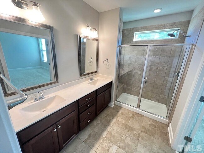 Building Photo - 4 Bedroom 3 Bath Townhome for Rent North S...
