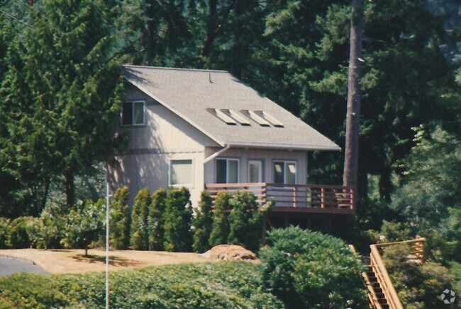 Building Photo - 5704 Lagoon Ln NW