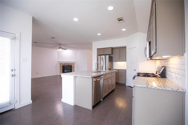Building Photo - 404 Barnstorm Dr