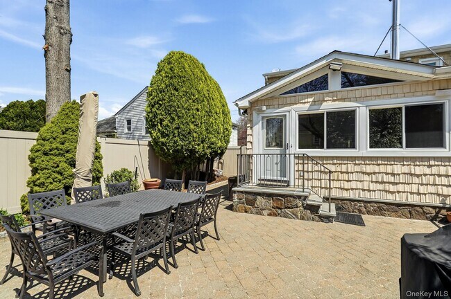 Building Photo - 317 Hornidge Rd