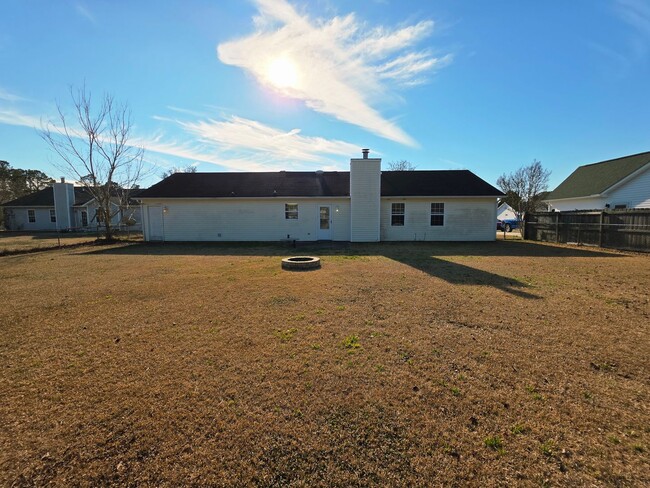 Building Photo - 4 Bedroom 2 BA Horse Creek Farms
