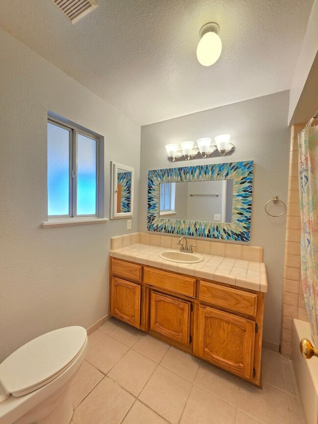 Building Photo - Spacious 4 Bedrooms & 3 Full bathroom Home with Over 2,200 Sq Ft on a Corner Lot!
