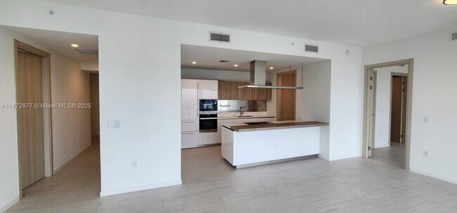 Building Photo - 1000 Brickell Plaza