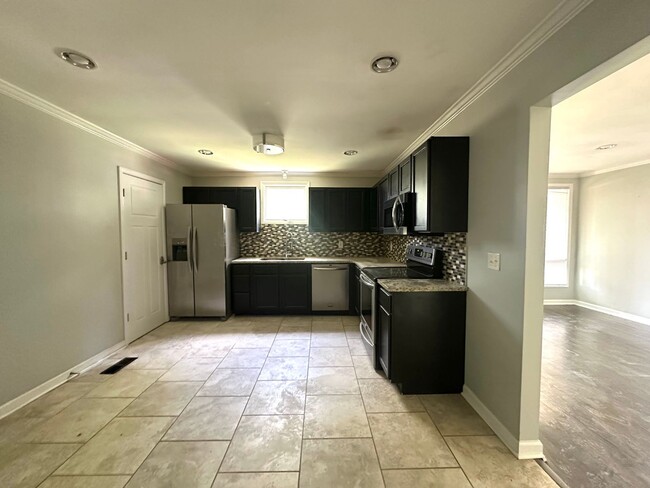 Building Photo - Cleveland Park Renovation!  Walking Distance to Everything! Jetted Shower - Fully Fenced - Garage...