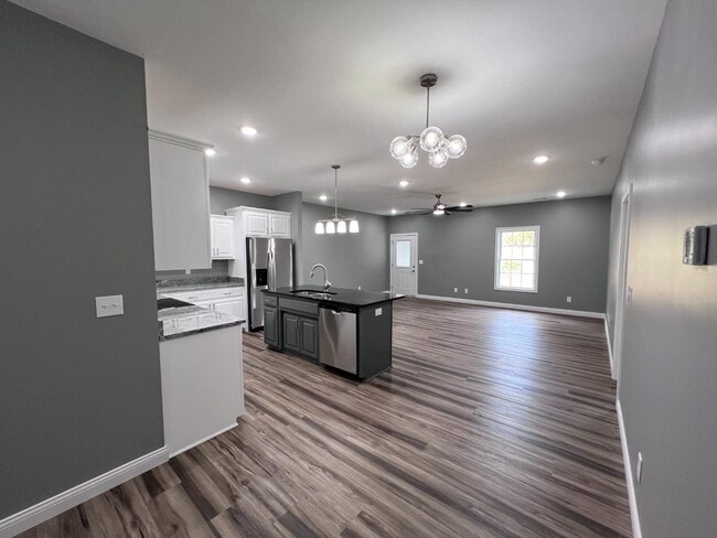 Building Photo - Twin Oaks Drive