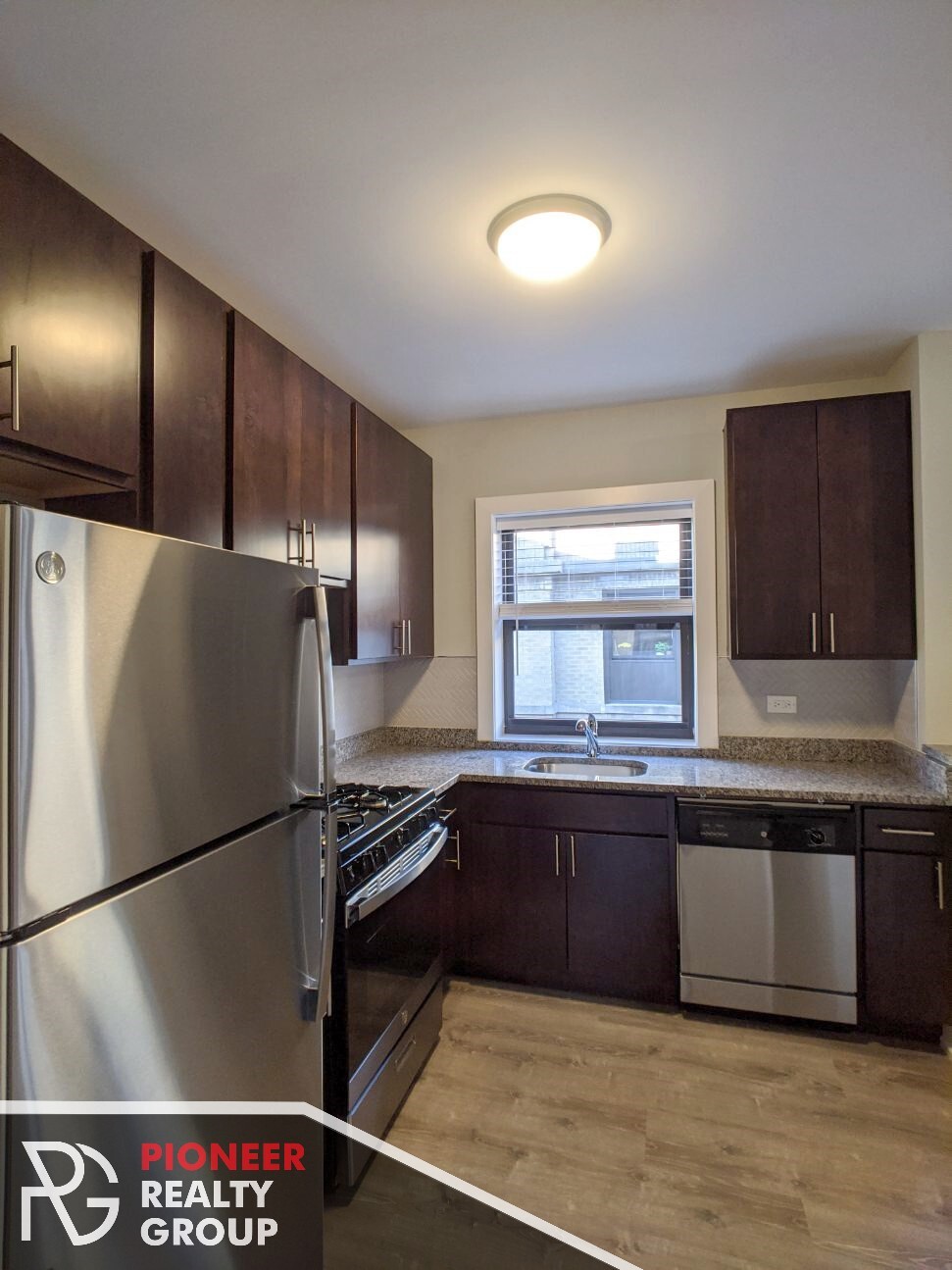 Building Photo - 711 W Brompton Ave