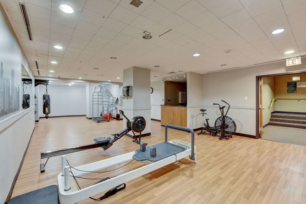 Building Photo - 211 E Ohio St