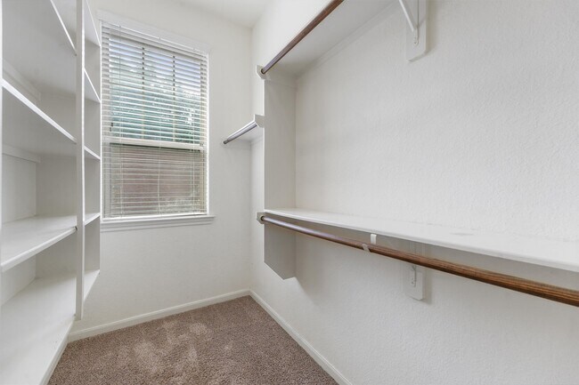 Building Photo - 130 Biltmore Loop