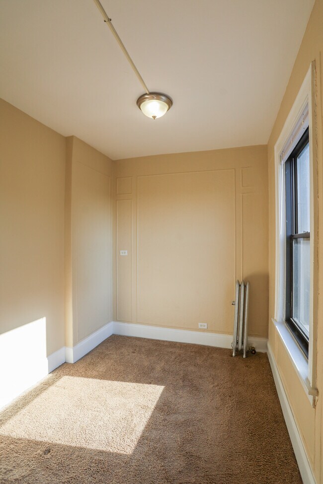 Building Photo - 5326 S Cornell Ave